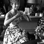 Not bayan, but DiCaprio's Russian grandmother: photos of famous people who have not yet walked on the Internet, and their history Not bayan, but DiCaprio's Russian grandmother: photos of famous people who have not yet walked on the Internet, and their history