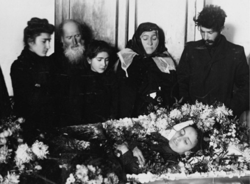 Not bayan, but DiCaprio's Russian grandmother: photos of famous people who have not yet walked on the Internet, and their history Not bayan, but DiCaprio's Russian grandmother: photos of famous people who have not yet walked on the Internet, and their history