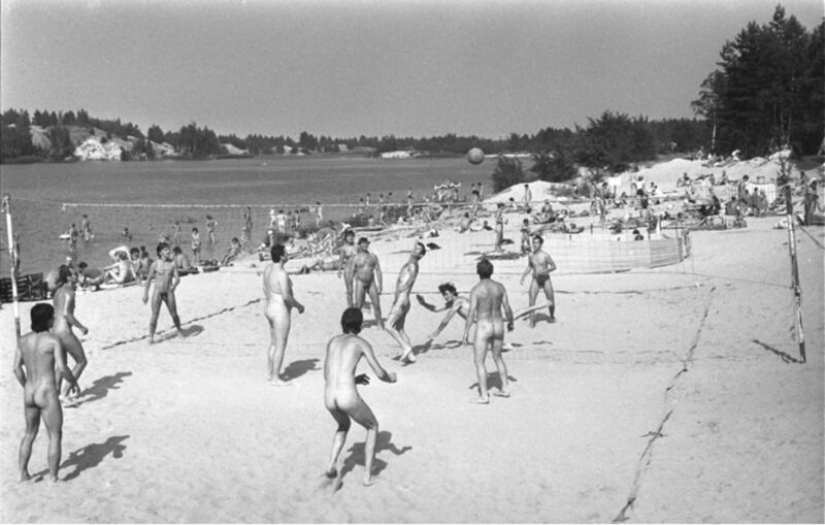 Nudity as the norm: why the Germans did not hesitate to undress in public Nudity as the norm: why the Germans did not hesitate to undress in public