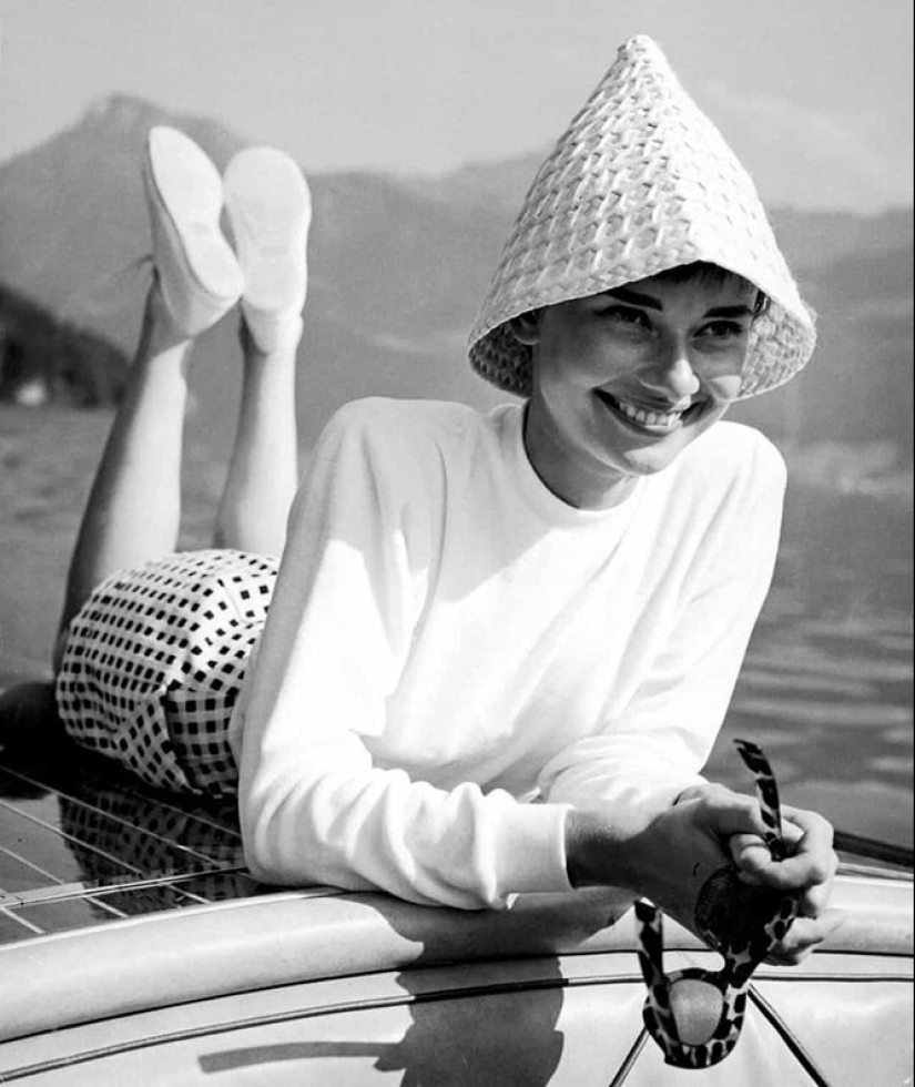 On a snow-white yacht: 20 vintage photos of Monroe, Hepburn and other stars at sea