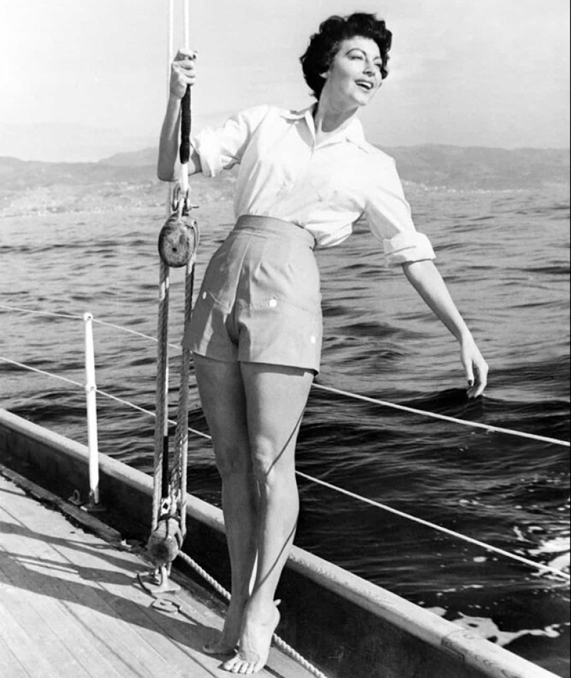 On a snow-white yacht: 20 vintage photos of Monroe, Hepburn and other stars at sea