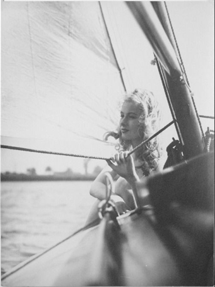 On a snow-white yacht: 20 vintage photos of Monroe, Hepburn and other stars at sea