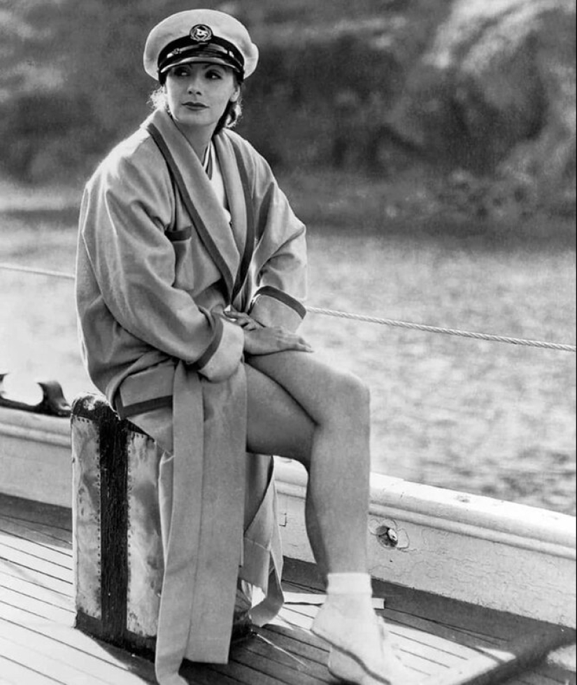 On a snow-white yacht: 20 vintage photos of Monroe, Hepburn and other stars at sea