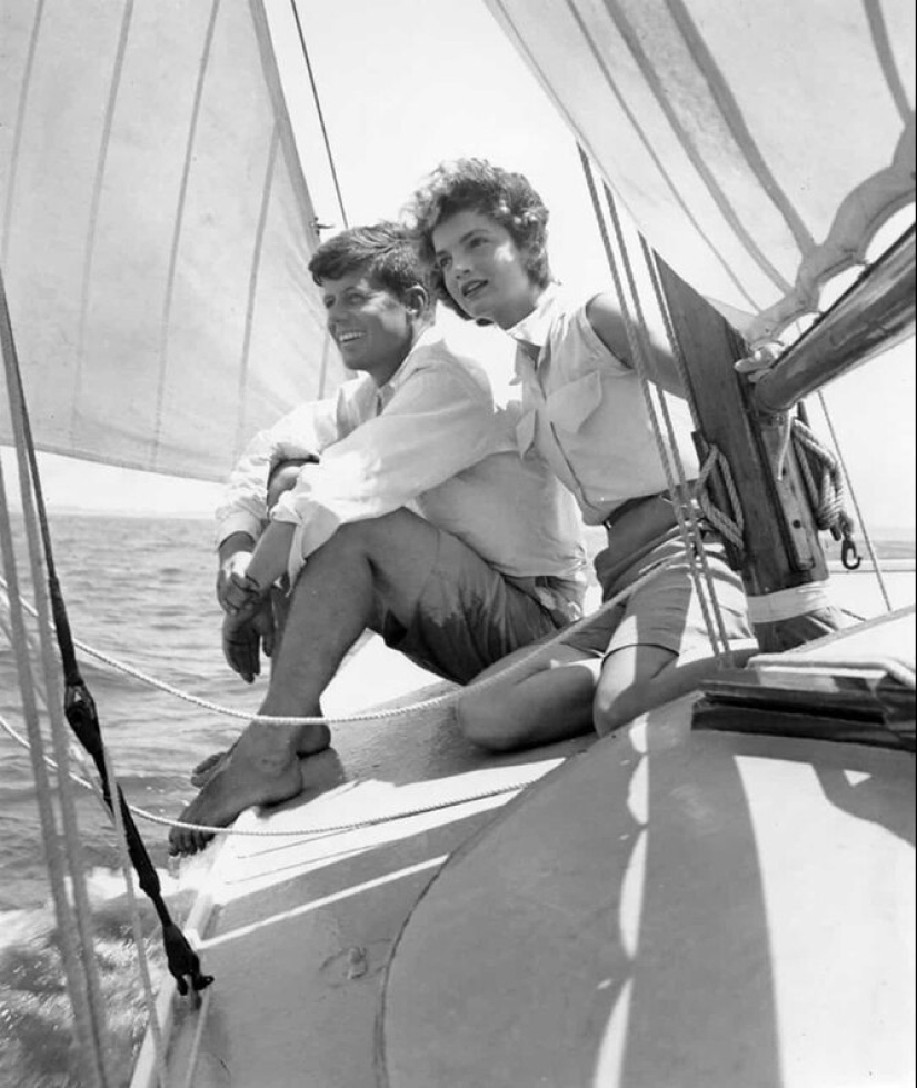 On a snow-white yacht: 20 vintage photos of Monroe, Hepburn and other stars at sea