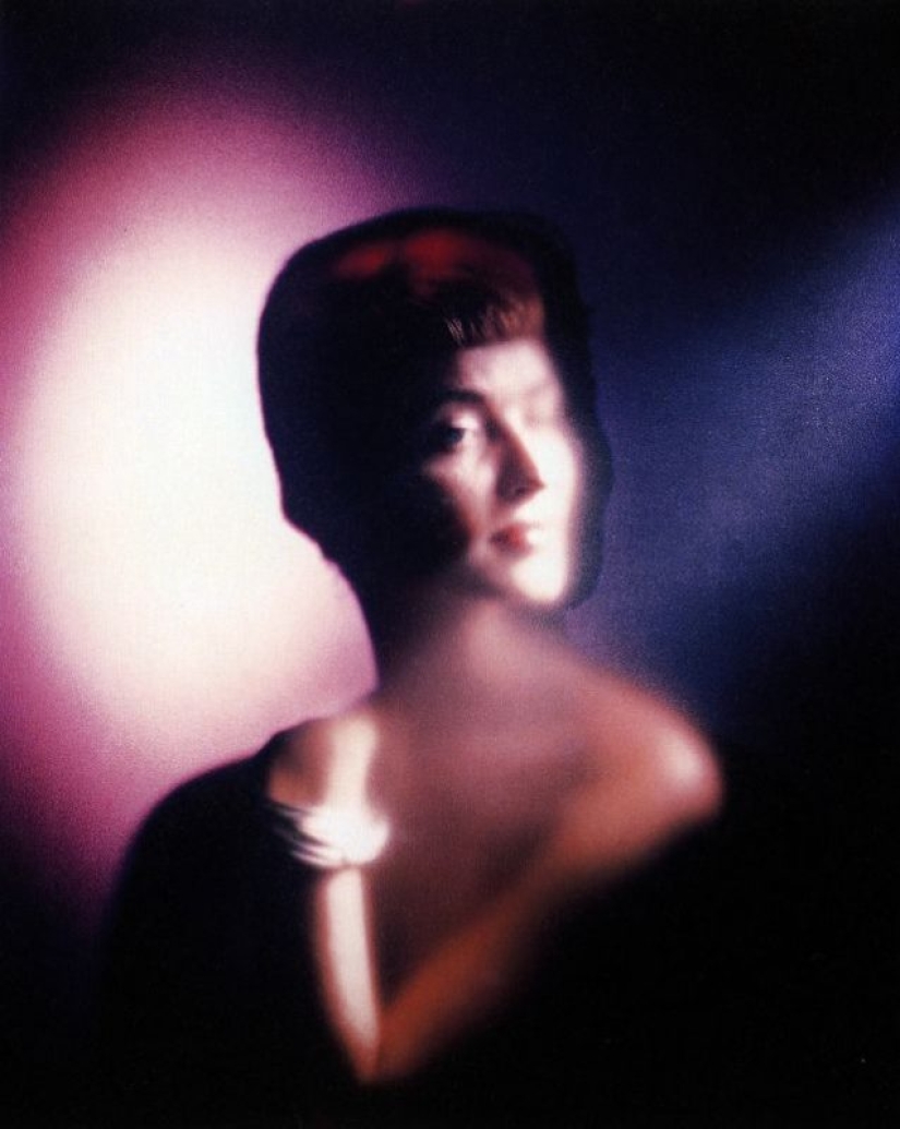 On the brink of surrealism: the stunning photography of Erwin Blumenfeld made in the 1940-ies On the brink of surrealism: the stunning photography of Erwin Blumenfeld made in the 1940-ies
