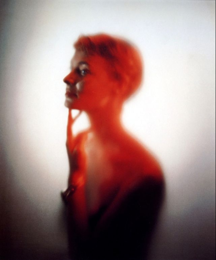 On the brink of surrealism: the stunning photography of Erwin Blumenfeld made in the 1940-ies On the brink of surrealism: the stunning photography of Erwin Blumenfeld made in the 1940-ies