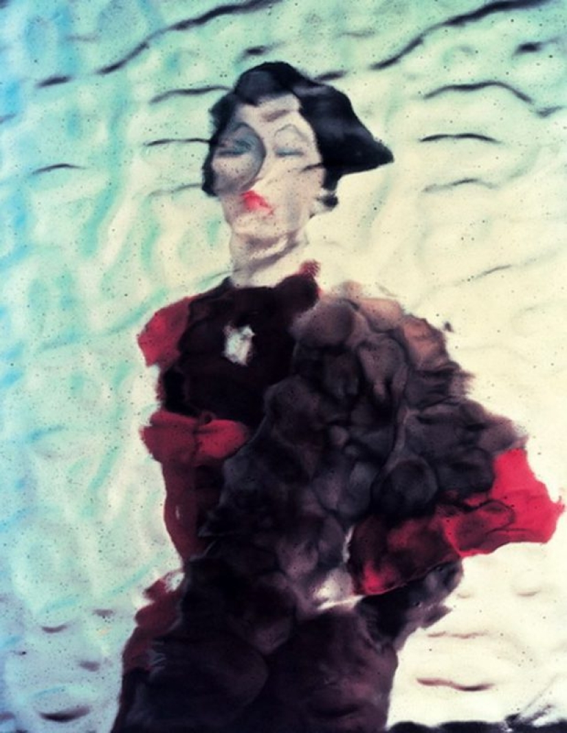 On the brink of surrealism: the stunning photography of Erwin Blumenfeld made in the 1940-ies On the brink of surrealism: the stunning photography of Erwin Blumenfeld made in the 1940-ies
