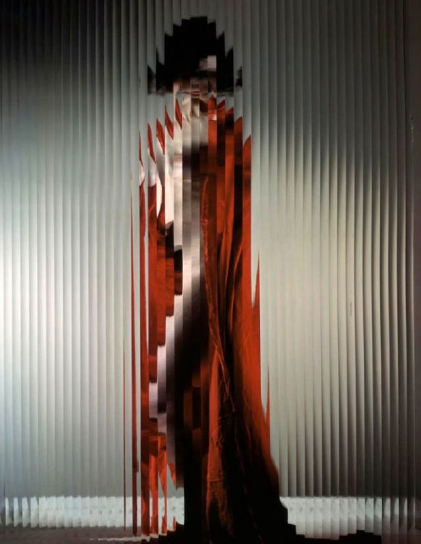On the brink of surrealism: the stunning photography of Erwin Blumenfeld made in the 1940-ies On the brink of surrealism: the stunning photography of Erwin Blumenfeld made in the 1940-ies