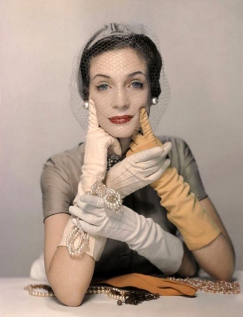 On the brink of surrealism: the stunning photography of Erwin Blumenfeld made in the 1940-ies On the brink of surrealism: the stunning photography of Erwin Blumenfeld made in the 1940-ies