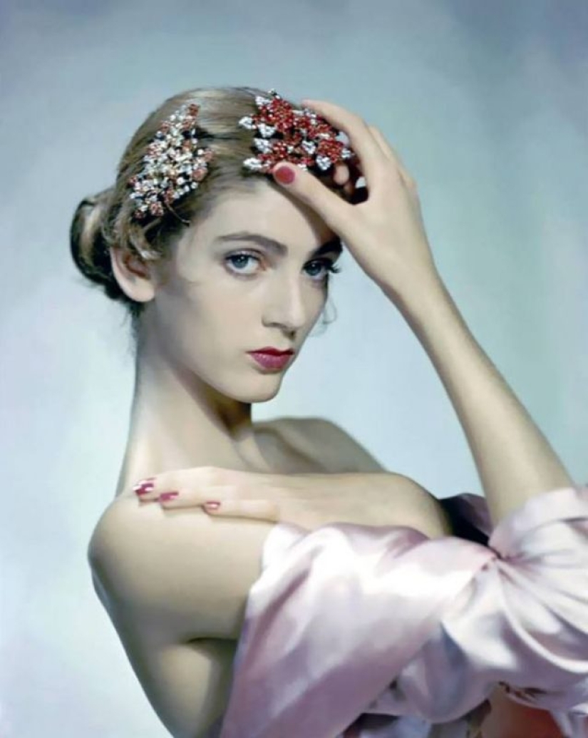 On the brink of surrealism: the stunning photography of Erwin Blumenfeld made in the 1940-ies On the brink of surrealism: the stunning photography of Erwin Blumenfeld made in the 1940-ies