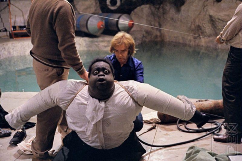 On the sets of classic Hollywood movies
