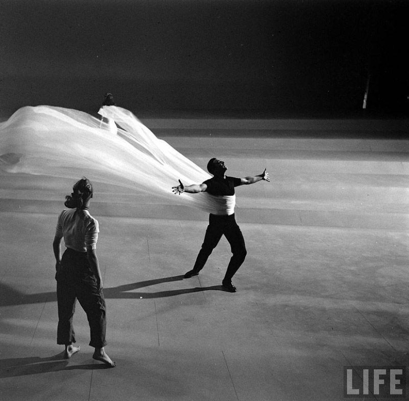On the sets of classic Hollywood movies