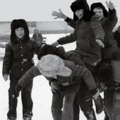 On the waves of memory: how we lived and played in the courtyards of our childhood