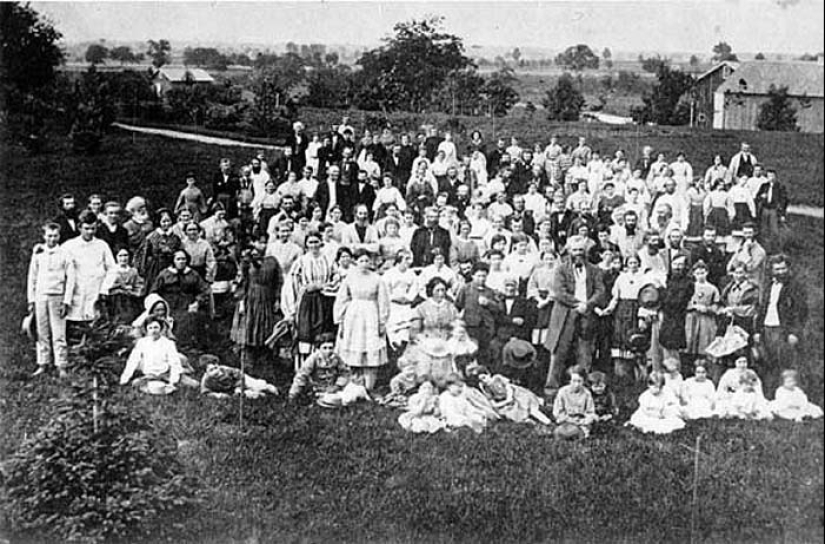 Oneida is a commune of free love in the Puritan society of the Victorian era Oneida is a commune of free love in the Puritan society of the Victorian era