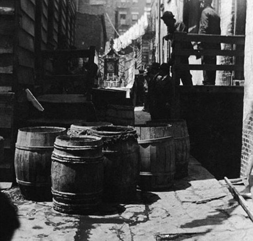 Pages of life of ordinary and poor Americans in New York of the XIX century Pages of life of ordinary and poor Americans in New York of the XIX century