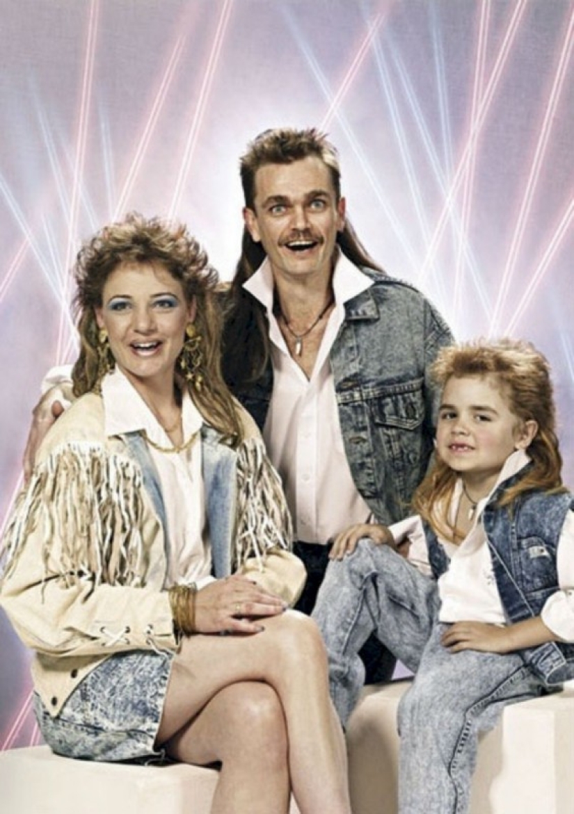 Painfully ridiculous family photos Painfully ridiculous family photos