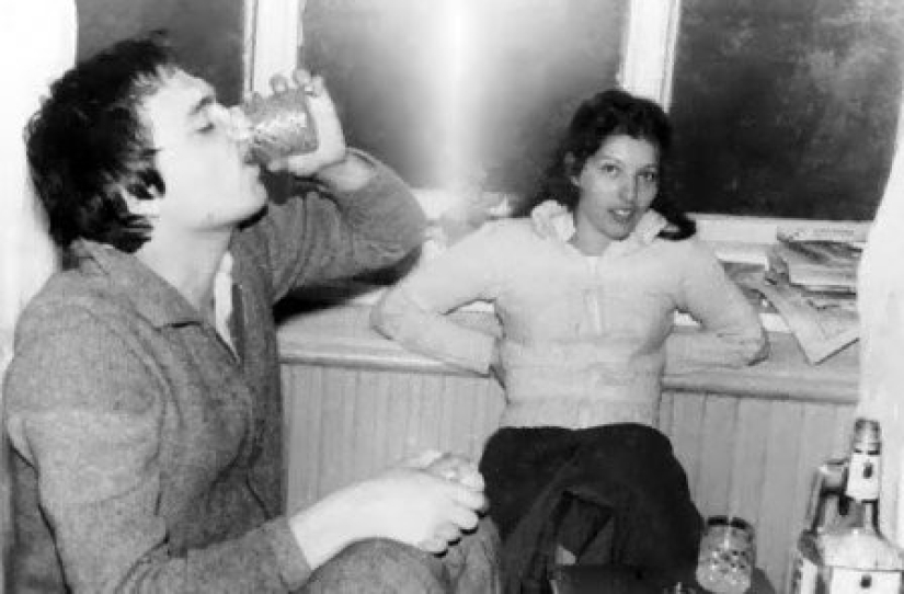 Papá-una copa de vino de oporto: cómo y qué bebieron las estrellas de rock rusas Papá-una copa de vino de oporto: cómo y qué bebieron las estrellas de rock rusas