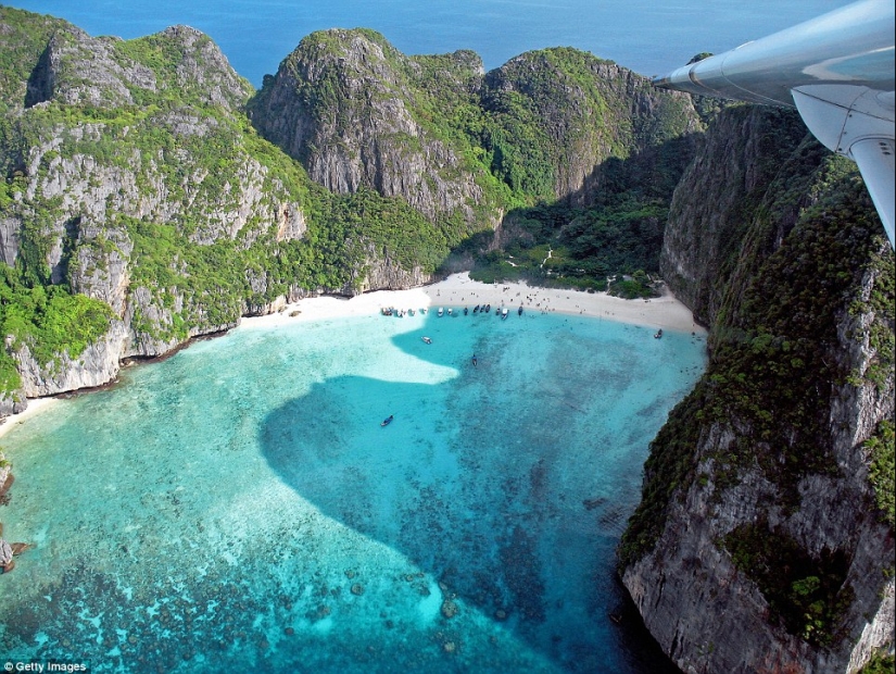 Paradise with the most transparent water in the world Paradise with the most transparent water in the world