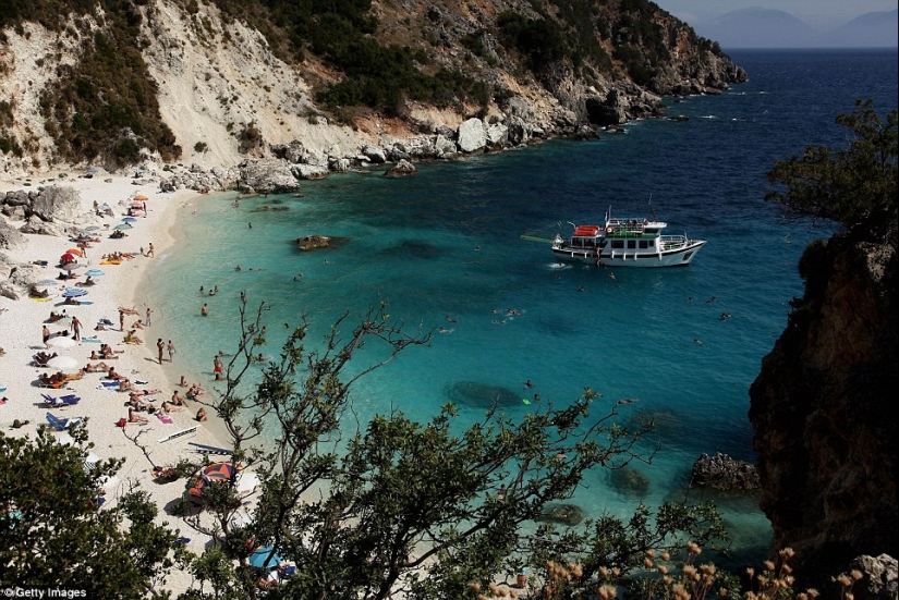 Paradise with the most transparent water in the world Paradise with the most transparent water in the world