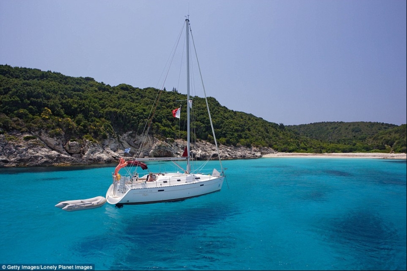 Paradise with the most transparent water in the world Paradise with the most transparent water in the world