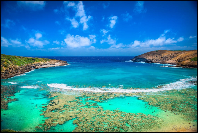 Paraíso terrenal-playa hawaiana dentro de un antiguo cráter