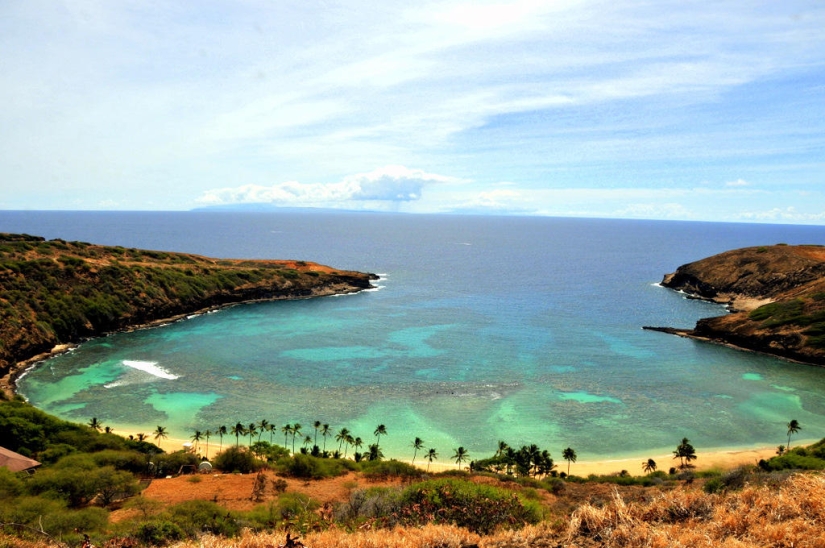 Paraíso terrenal-playa hawaiana dentro de un antiguo cráter