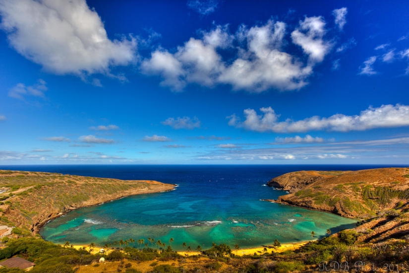 Paraíso terrenal-playa hawaiana dentro de un antiguo cráter