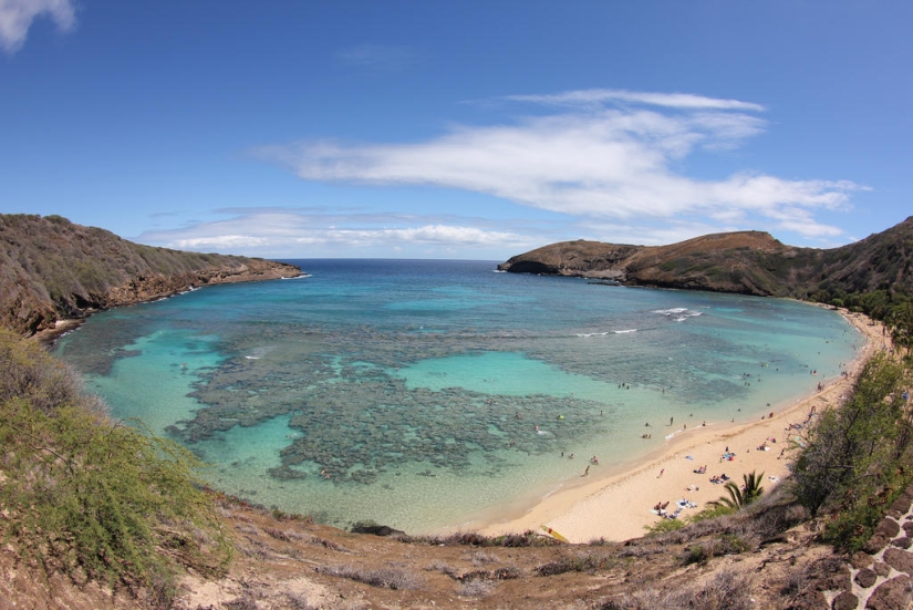 Paraíso terrenal-playa hawaiana dentro de un antiguo cráter