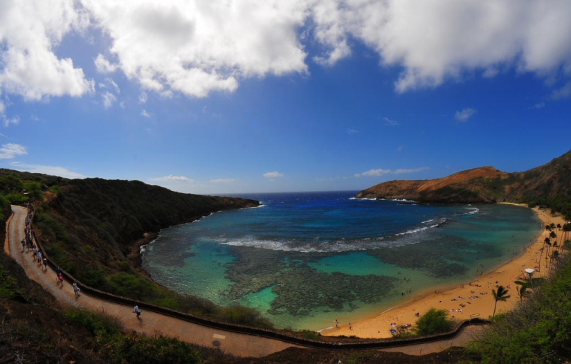 Paraíso terrenal-playa hawaiana dentro de un antiguo cráter