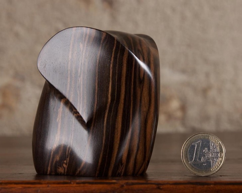 Perfect minimalism: cute animals, striking in its elegance