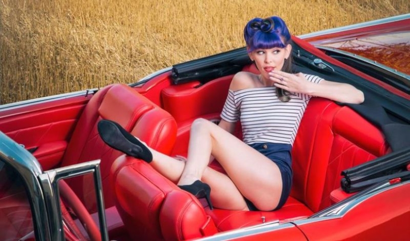 Perky pin-up model Keara Darling Perky pin-up model Keara Darling