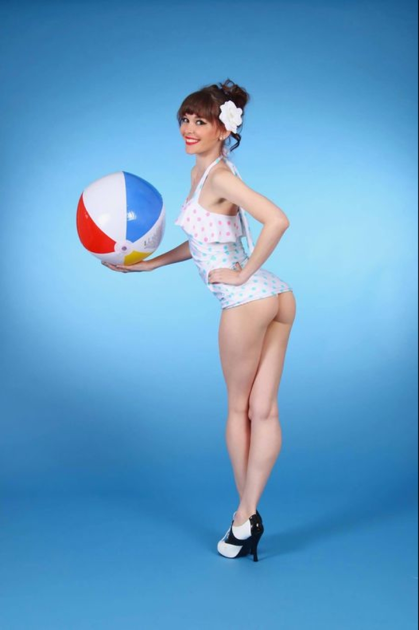 Perky pin-up model Keara Darling Perky pin-up model Keara Darling