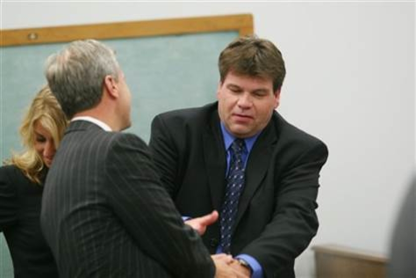 Phone rape: how a maniac from the USA mocked victims with the wrong hands Phone rape: how a maniac from the USA mocked victims with the wrong hands