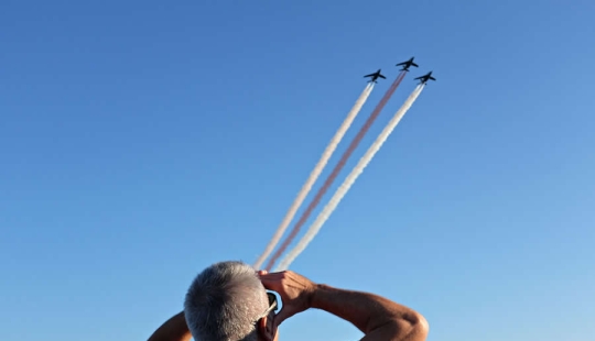 Photographer Arsenio Jr Nidoy Captures Perfectly Timed Humorous Moments on Streets