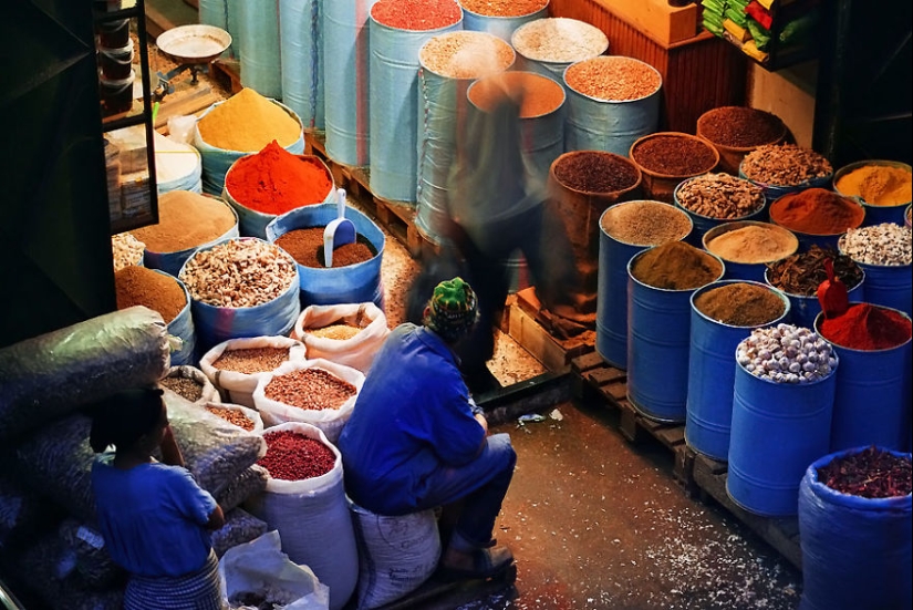 Photographer of 10 years, he traveled through the most beautiful places to capture the essence of the human
