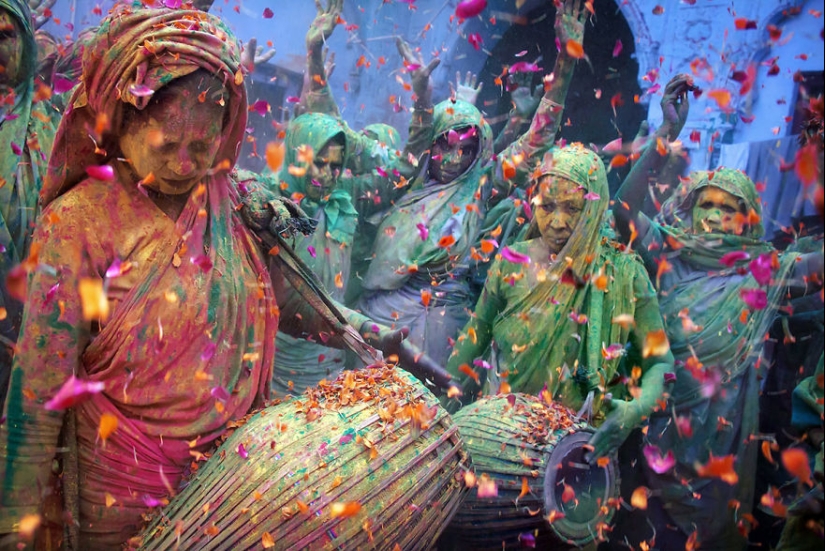 Photographer of 10 years, he traveled through the most beautiful places to capture the essence of the human