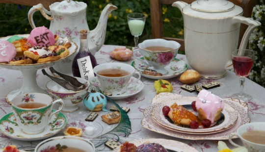 Photographer recreates the feasts described in the pages of famous literary works