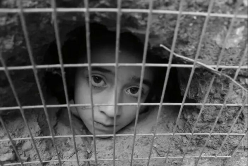 Photographer’s 18 Captivating Photos Show The Emotional Depth Of Childhood