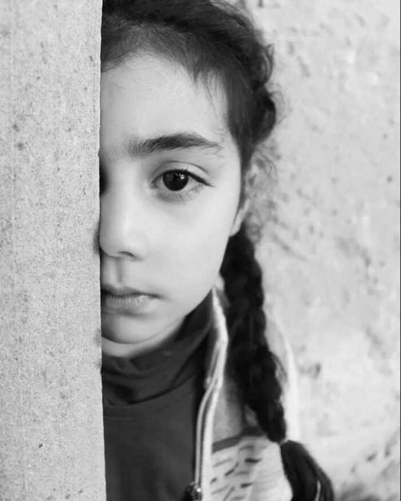 Photographer’s 18 Captivating Photos Show The Emotional Depth Of Childhood