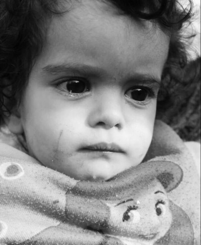 Photographer’s 18 Captivating Photos Show The Emotional Depth Of Childhood