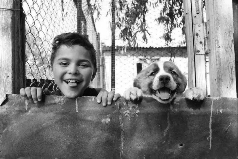 Photographer’s 18 Captivating Photos Show The Emotional Depth Of Childhood
