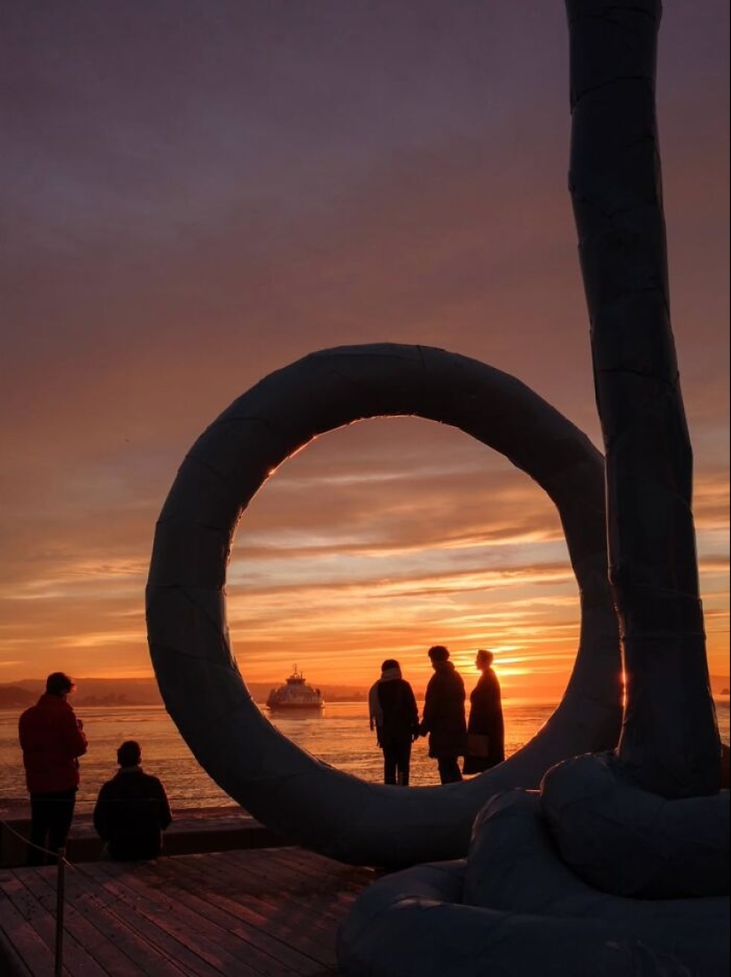 Photojournalist André Proves That Simplicity Can Be Truly Powerful