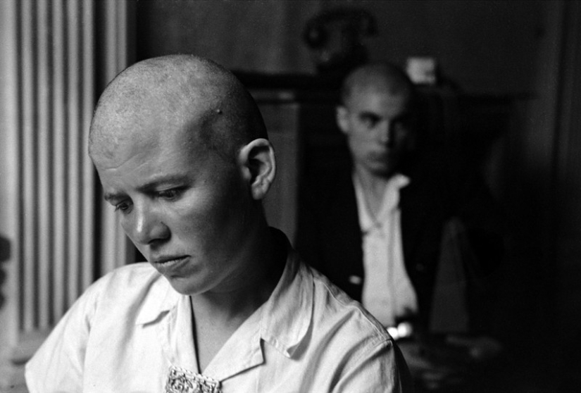 Photos of a woman who switched from modeling to photographing the horrors of war