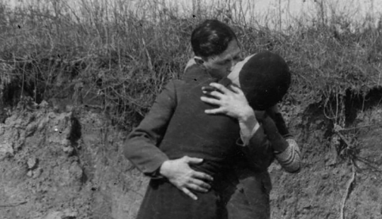 Photos of the real Bonnie and Clyde, taken in 1933