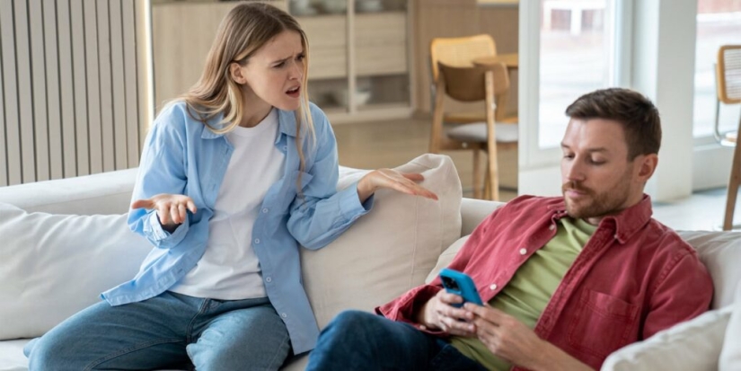 Phubbing: The Invisible Enemy of Relationships: Why We Lose Attention to Each Other