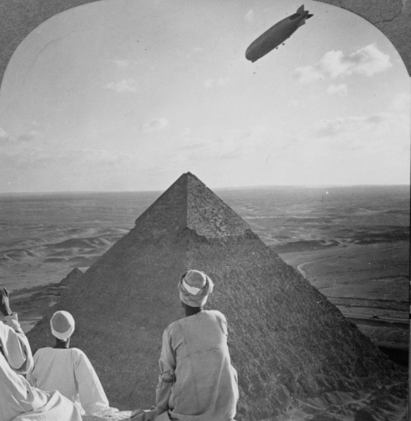 Picnic on the Pyramids: tourists in Giza during the British occupation