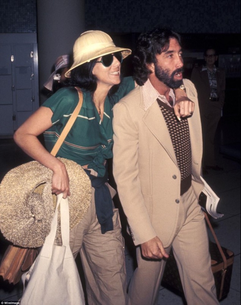 Pieles, cigarros y paparazzi: Cómo viajaban las celebridades en los años 70 Pieles, cigarros y paparazzi: Cómo viajaban las celebridades en los años 70