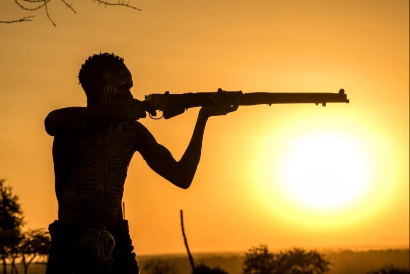 Pintura de guerra y la superstición salvaje: increíbles fotos de la tribu Karo