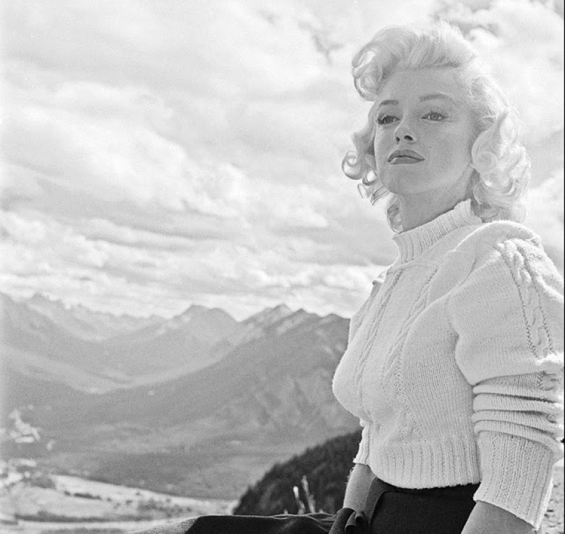 Plaster-beauty is not a hindrance: rare photos of Marilyn Monroe on crutches