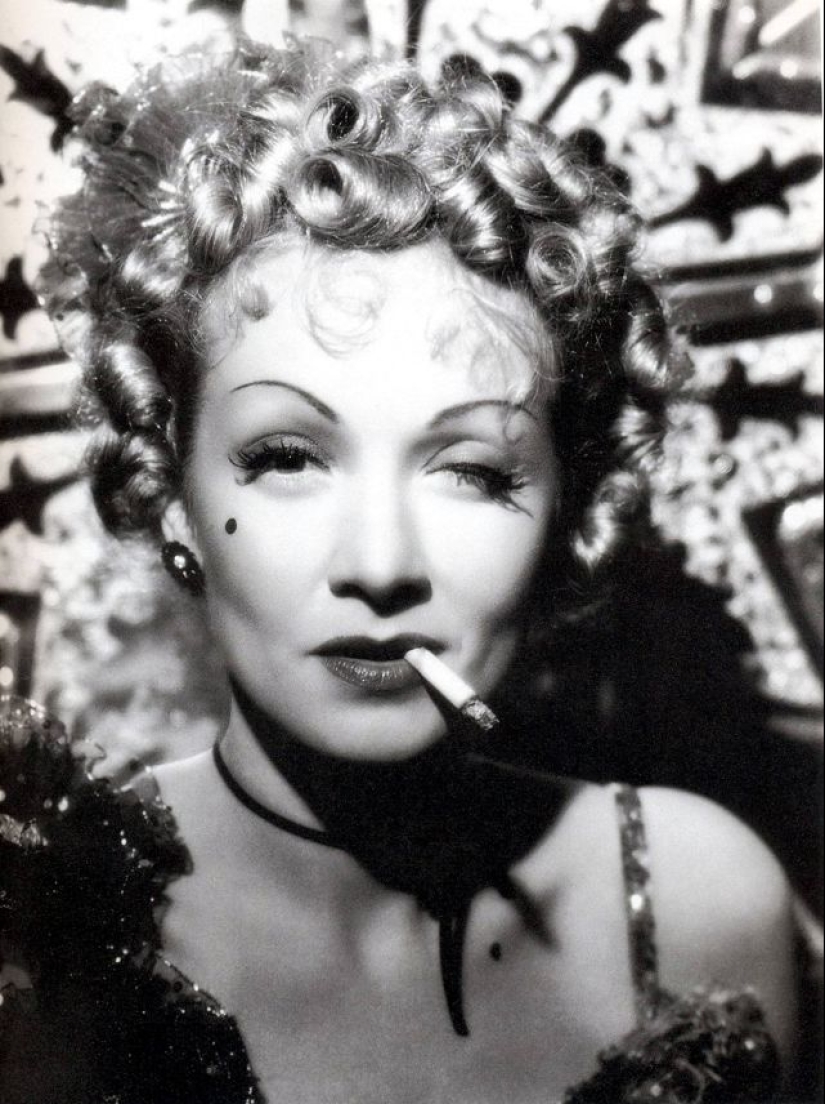 Playful, sly and perky: 20 vintage celebrities who wink at the camera Playful, sly and perky: 20 vintage celebrities who wink at the camera
